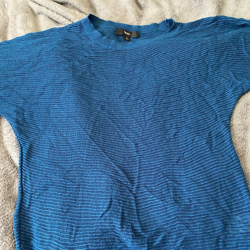 Lightweight sweater